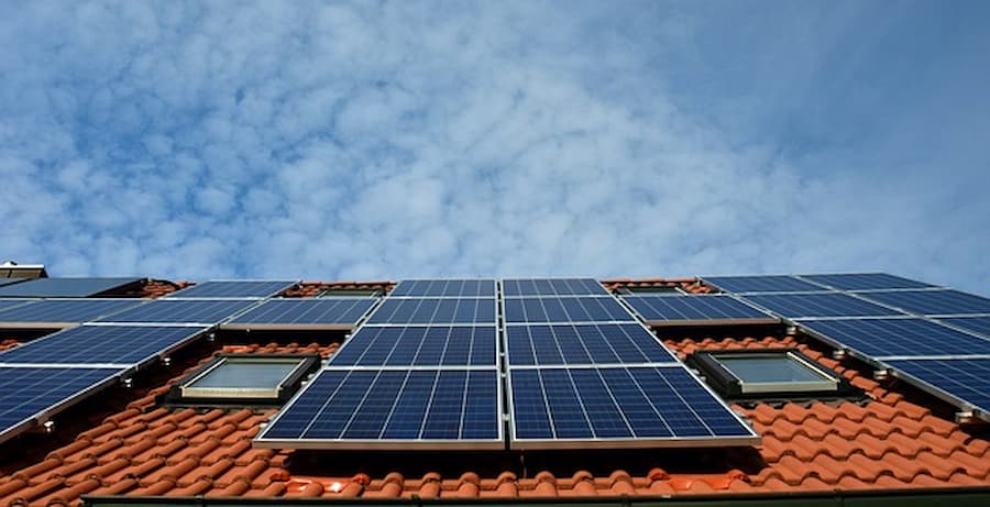 La Ley de Propiedad Horizontal sobre placas solares en comunidades